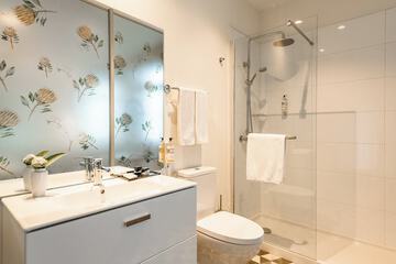 Bathroom amenities