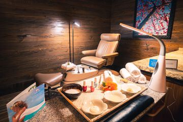 Nail salon