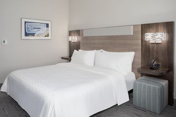 Room 32 of 51