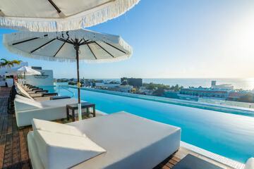 Infinity pool