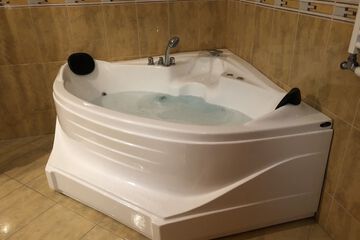 Jetted tub