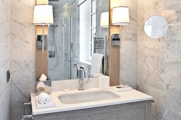 Bathroom sink