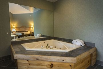 Private spa tub