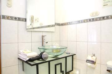 Bathroom sink