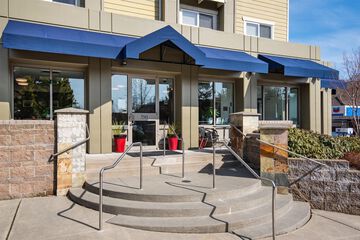 Marshall Suites Bainbridge Island SureStay Collection by BW