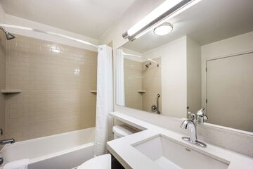 Room 6 of 17