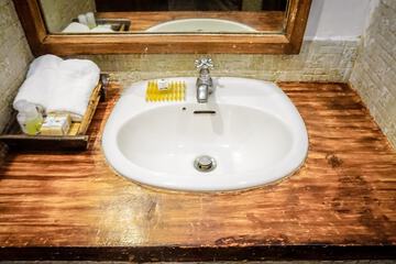 Bathroom sink
