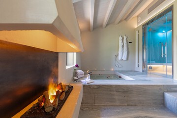 Private spa tub