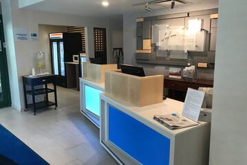 Check-in/check-out kiosk