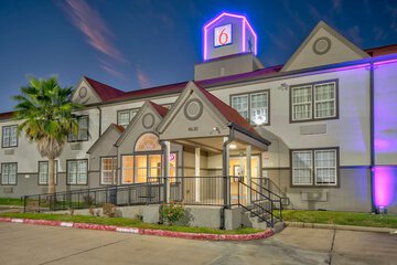 Days Inn & Suites Sugarland / Stafford