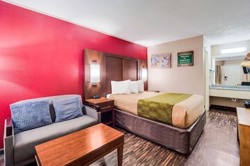 Room 9 of 18