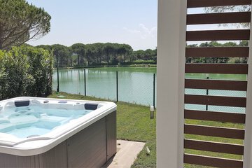 Jetted tub