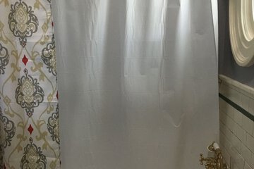 Deep soaking bathtub