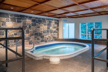 Indoor spa tub