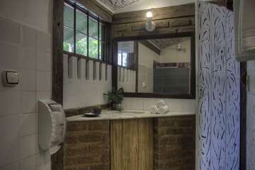 Bathroom sink