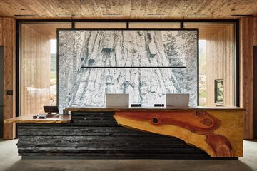 Check-in/check-out kiosk