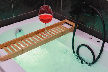 Jetted tub