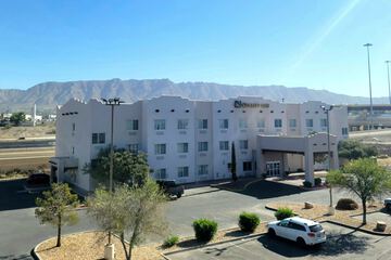 Quality Suites University