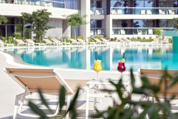 Poolside bar