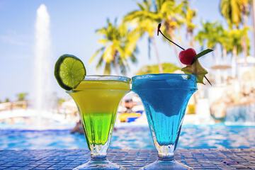 Swim-up bar