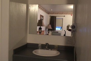 Bathroom sink