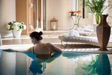 Indoor spa tub