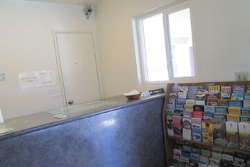 Check-in/check-out kiosk