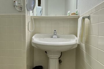 Room 11 of 50