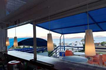 Poolside bar