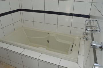 Jetted tub
