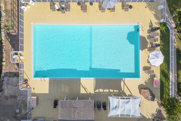 Exercise/lap pool