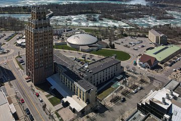 Quality Hotel & Suites at the Falls