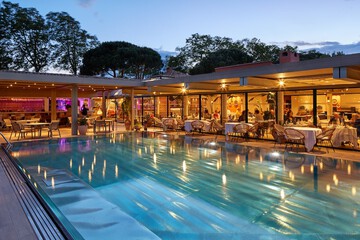 Poolside bar