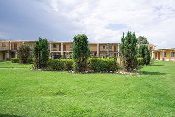 Hotel Exterior 21 of 23