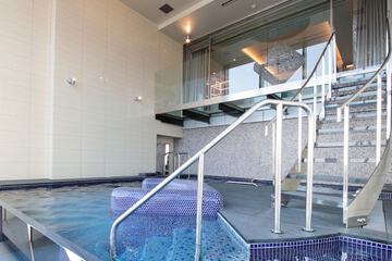Private pool