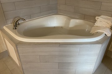 Private spa tub
