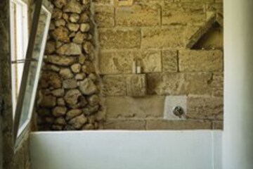 Deep Soaking Bathtub