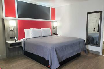 Seven Seas Inn & Suites