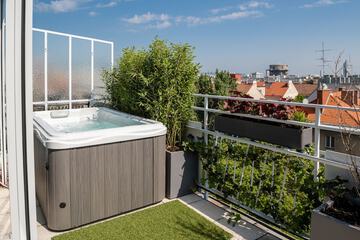 Private spa tub