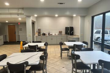 Breakfast/Coffee Service 31 of 33