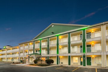 HomeTowne Studios by Red Roof Lake Charles - Sulphur
