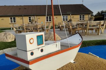 Mini-golf