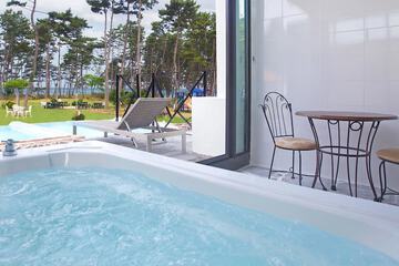Private spa tub