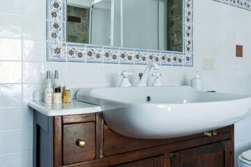Bathroom sink