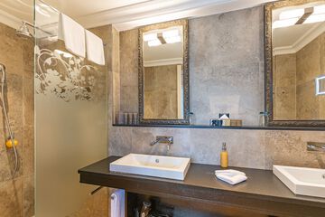 Bathroom amenities