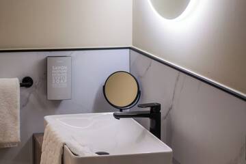 Bathroom sink