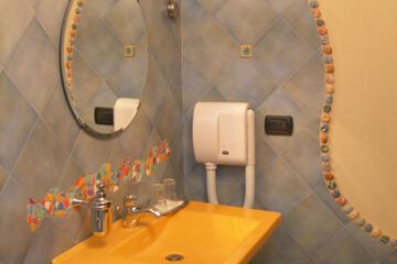 Bathroom sink