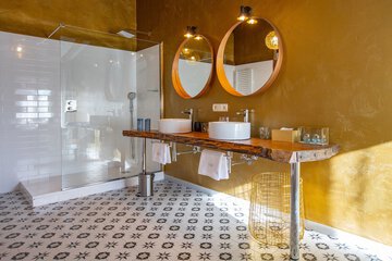 Bathroom shower