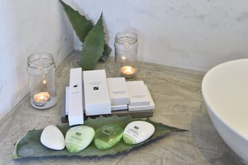 Bathroom amenities