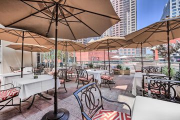 Breakfast/Coffee Service 108 of 127